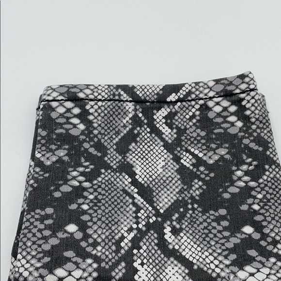 Seven7 Tummy Less High Rise Jeans - Picture 3 of 10